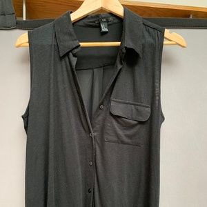 Forever 21 sleeveless sheer back button up blouse. M.NEW!!
